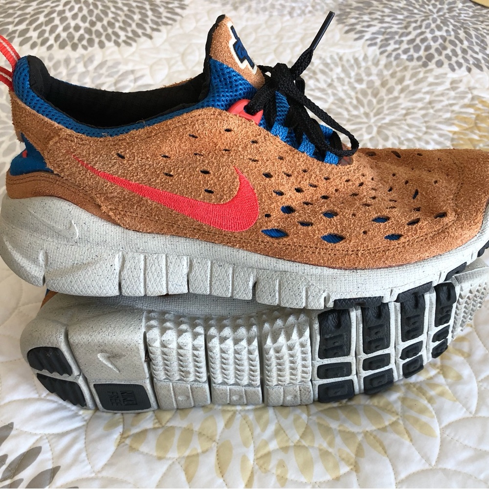 Nike free run trail shoes us 9 like new